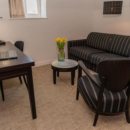 Les 3 Lieux Hotel Les Ponts-de-Cé Екстериор снимка