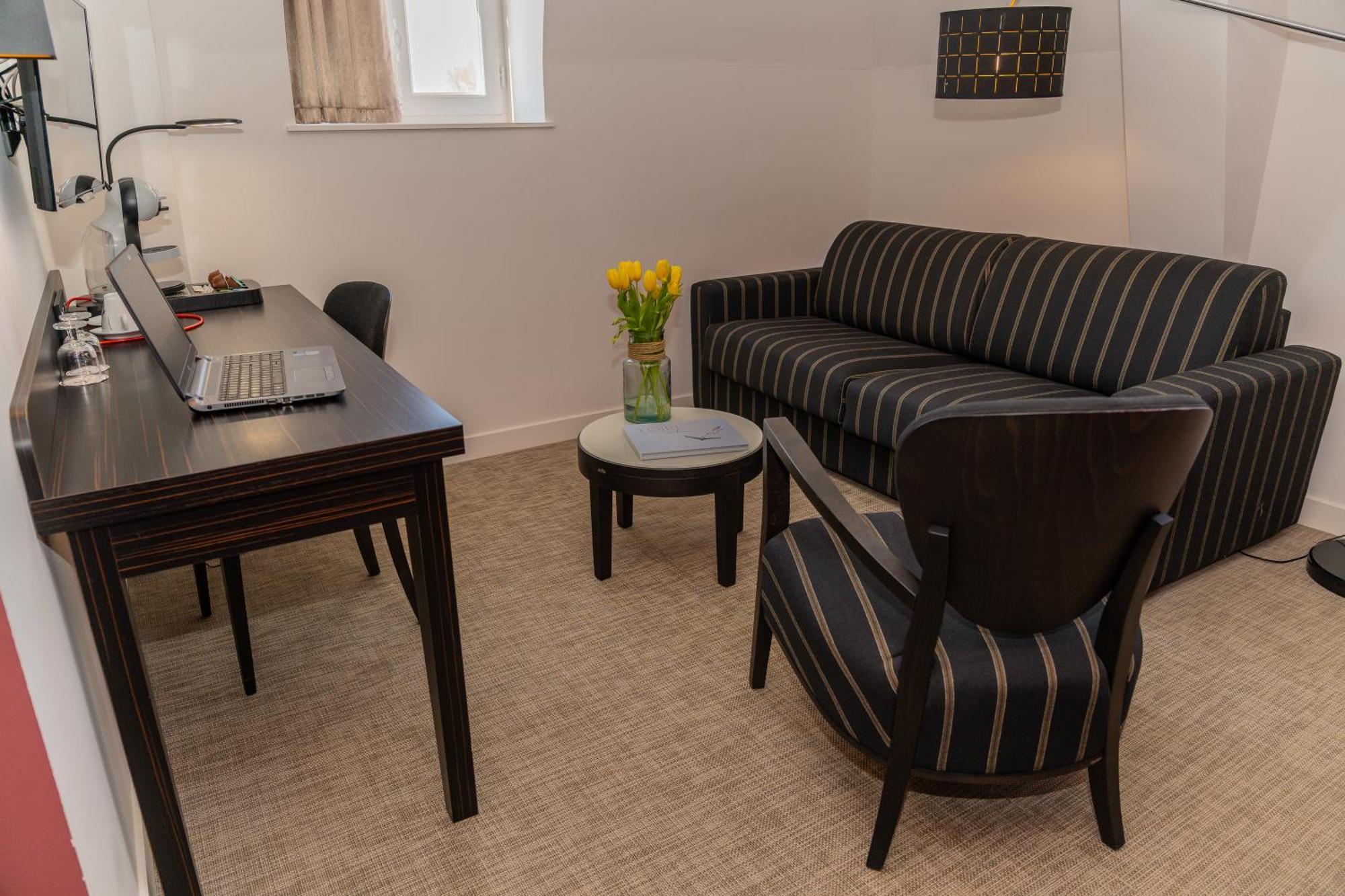 Les 3 Lieux Hotel Les Ponts-de-Cé Екстериор снимка