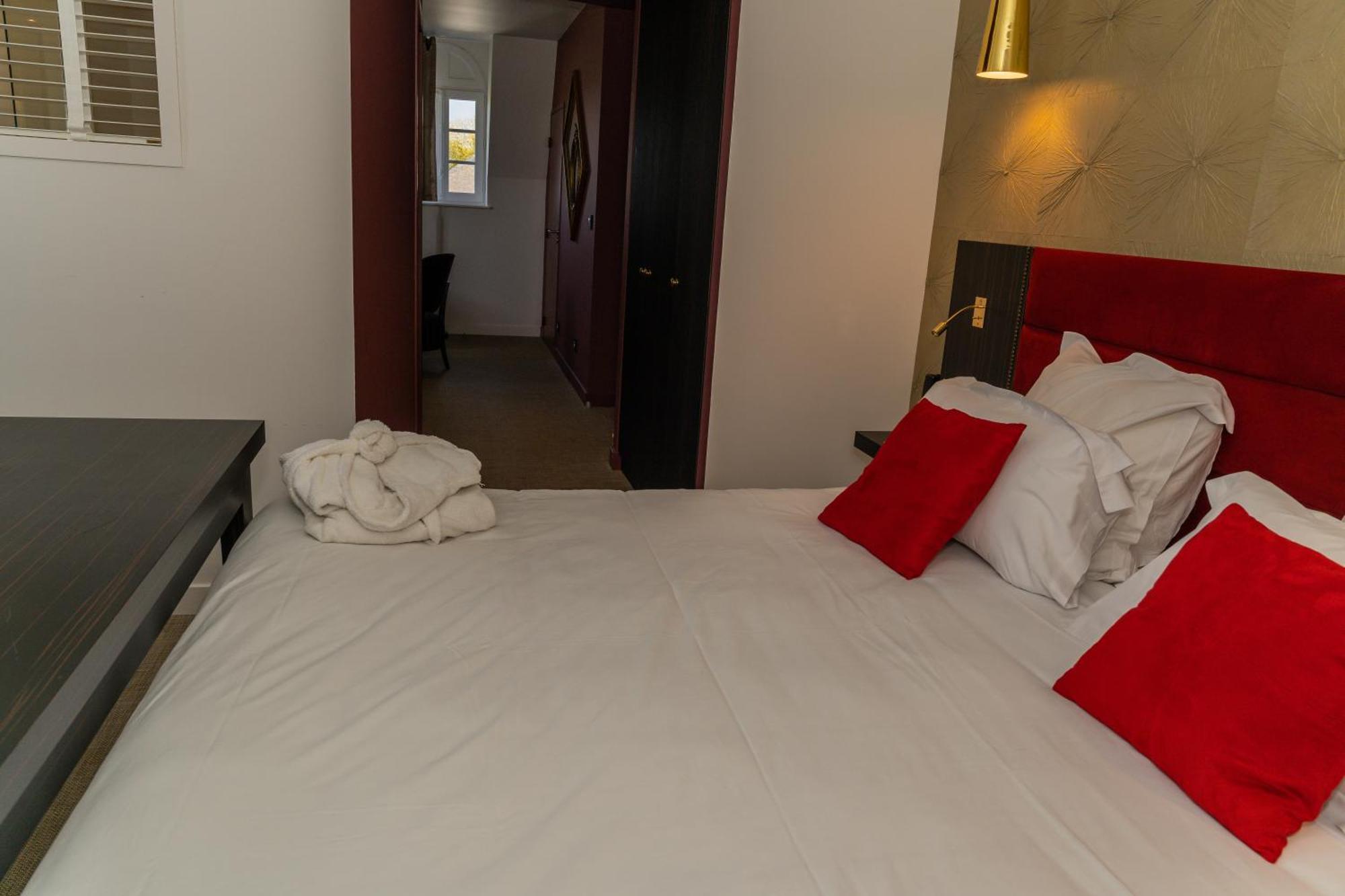 Les 3 Lieux Hotel Les Ponts-de-Cé Екстериор снимка