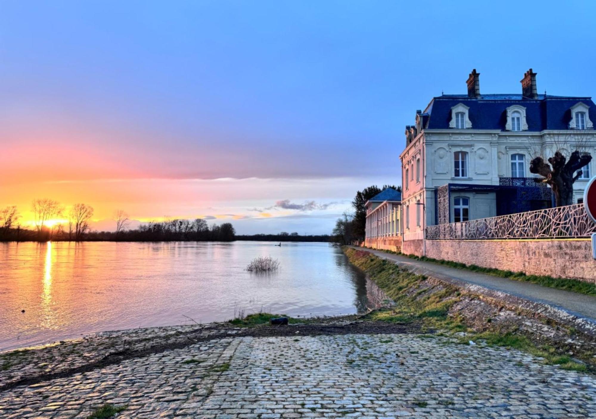 Les 3 Lieux Hotel Les Ponts-de-Cé Екстериор снимка