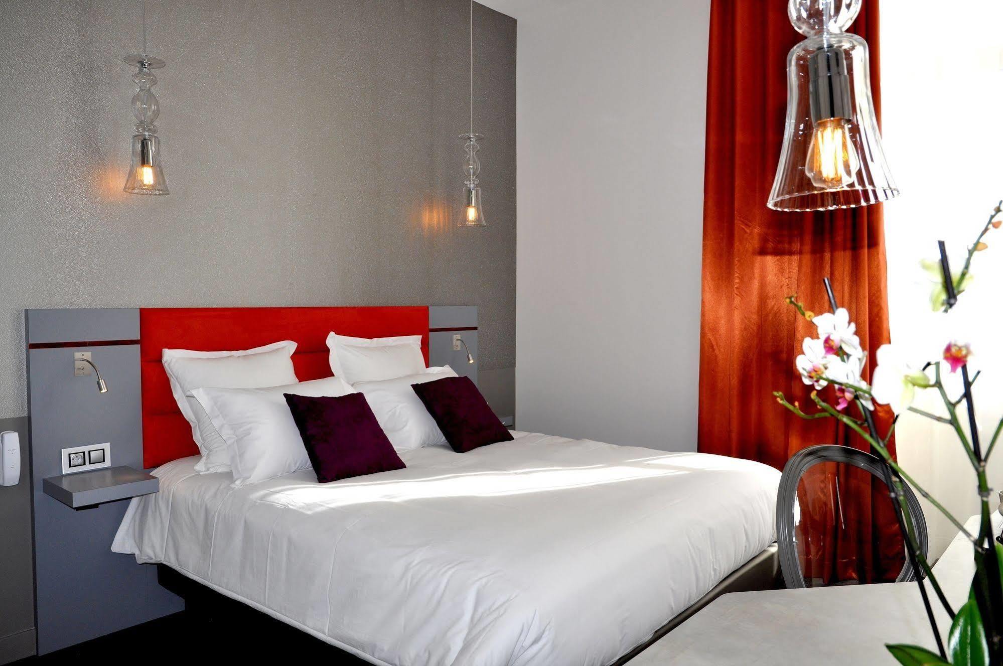 Les 3 Lieux Hotel Les Ponts-de-Cé Екстериор снимка