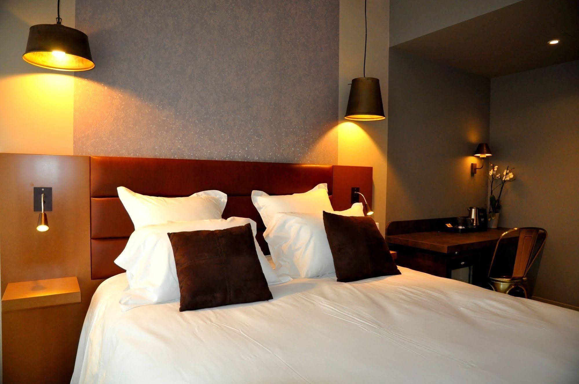 Les 3 Lieux Hotel Les Ponts-de-Cé Екстериор снимка