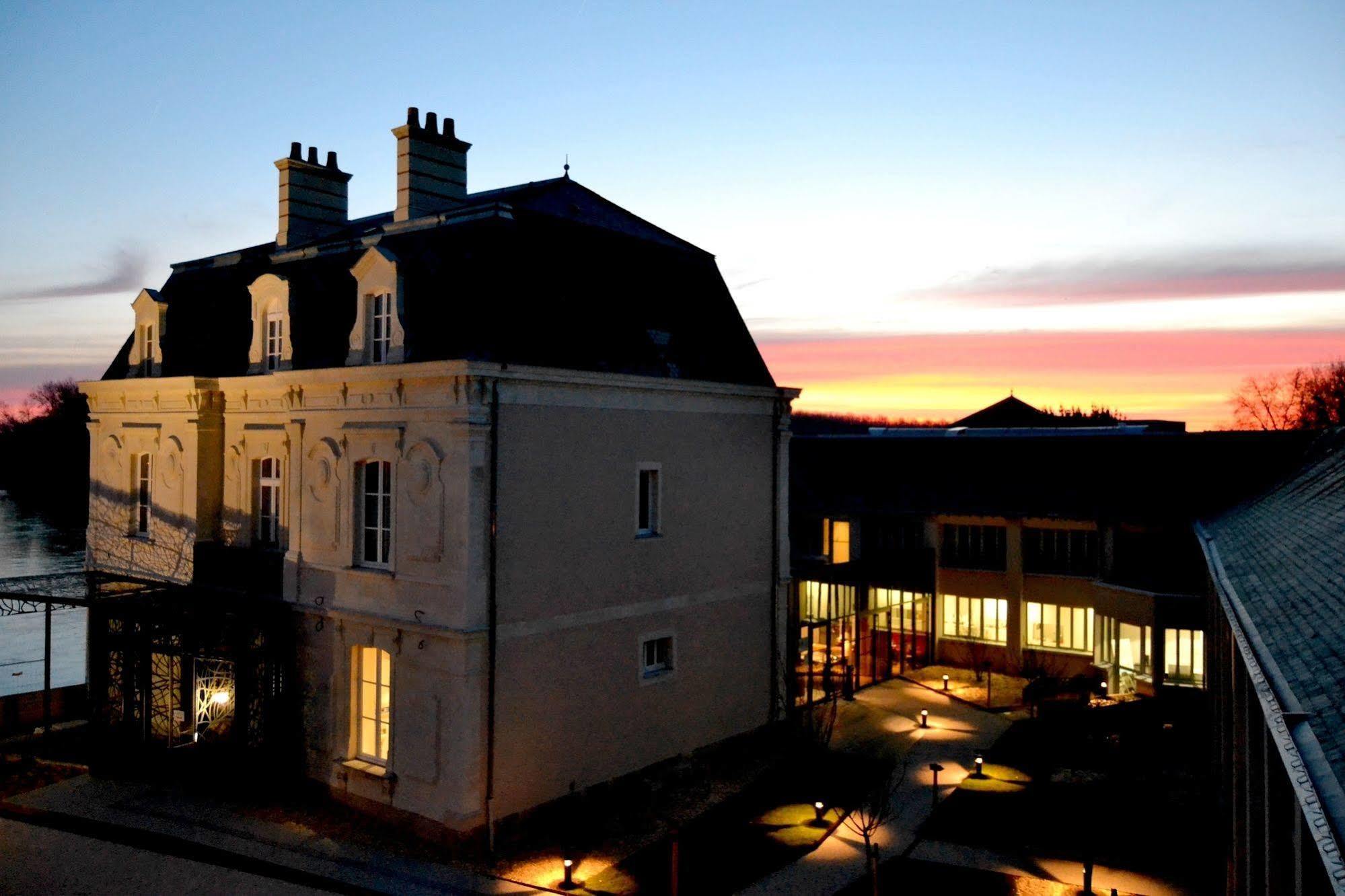 Les 3 Lieux Hotel Les Ponts-de-Cé Екстериор снимка