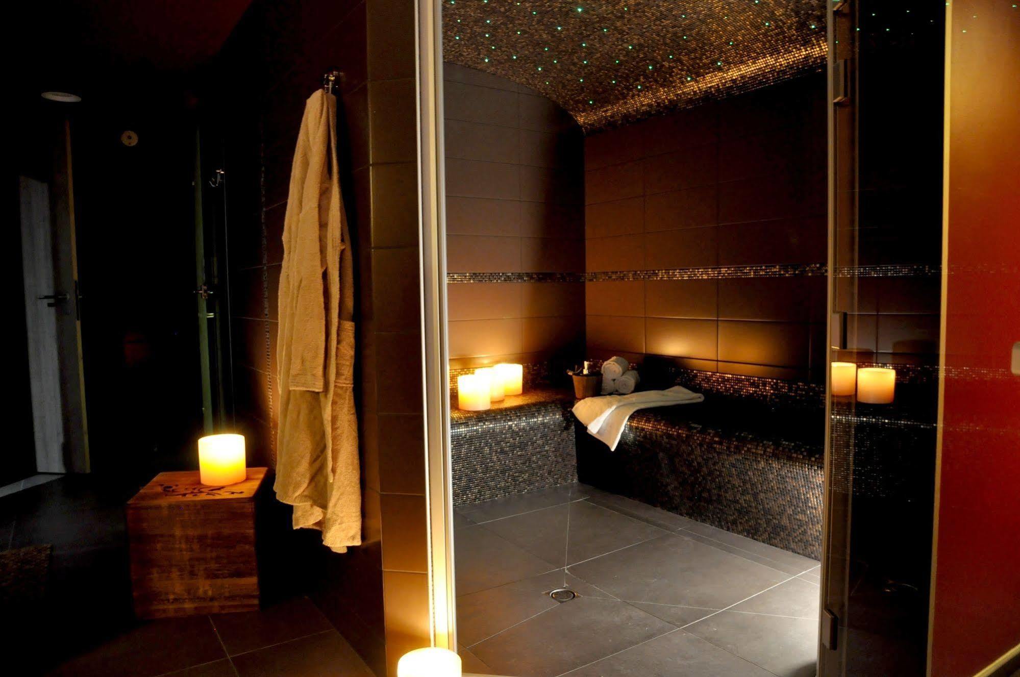 Les 3 Lieux Hotel Les Ponts-de-Cé Екстериор снимка